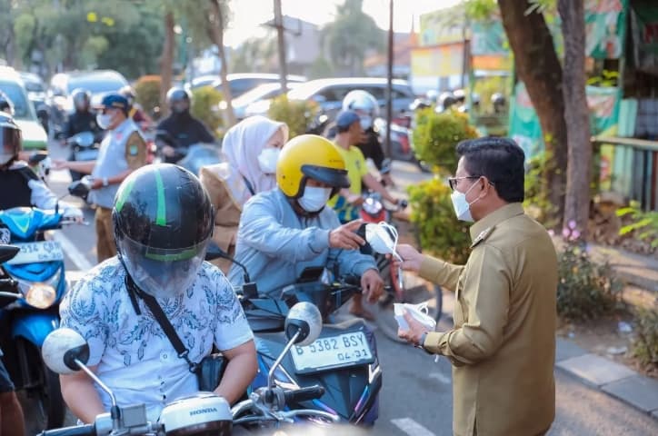 Wali Kota Tangerang Mendorong Penggunaan Masker untuk Mencegah ISPA akibat Abu Vulkanik
