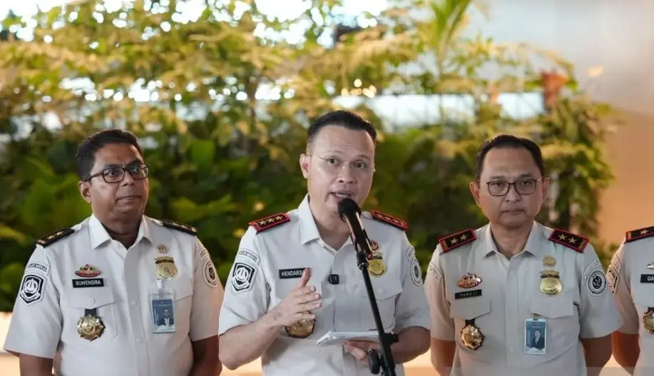 Imigrasi Berikan ITKT Gratis bagi WNA Terdampak Erupsi Anak Krakatau, 528 Penerbangan Terganggu