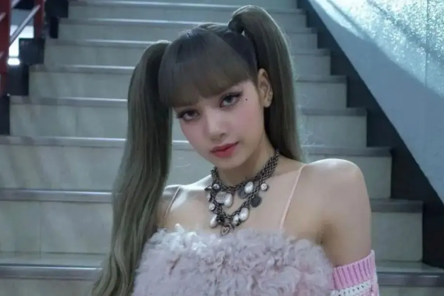 Lisa BLACKPINK Pecahkan Rekor, MV “SaWaDiKa” Tembus 100 Juta Penonton Tercepat pada 2026
