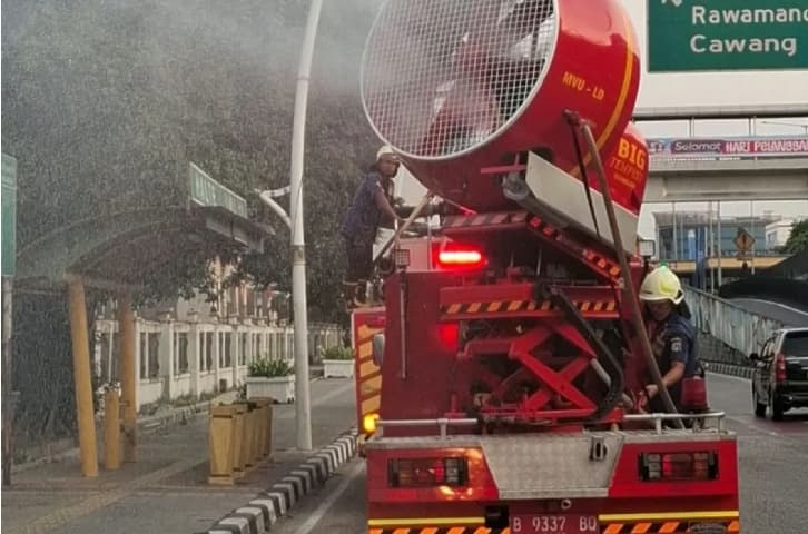 Pemkot Jakarta Utara Kerahkan Armada Khusus untuk Tekan Sebaran Abu Anak Krakatau