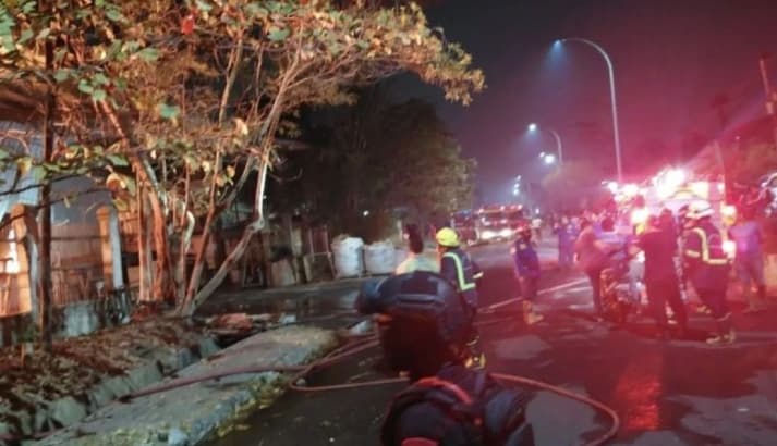 Brimob Polda Metro Jaya Mengamankan Kebakaran Pabrik di Lippo Cikarang, Delapan Mobil Damkar Dikerahkan