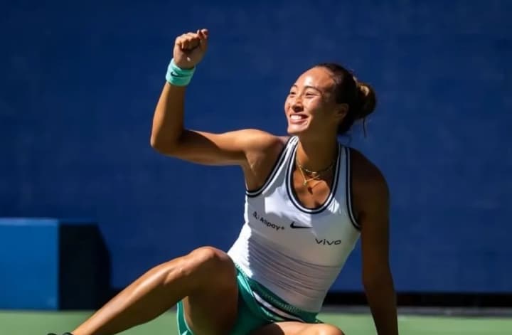 Zheng Qinwen Bangkit dari Ketertinggalan 0-5 dan Menyingkirkan Swiatek di US Open 2026