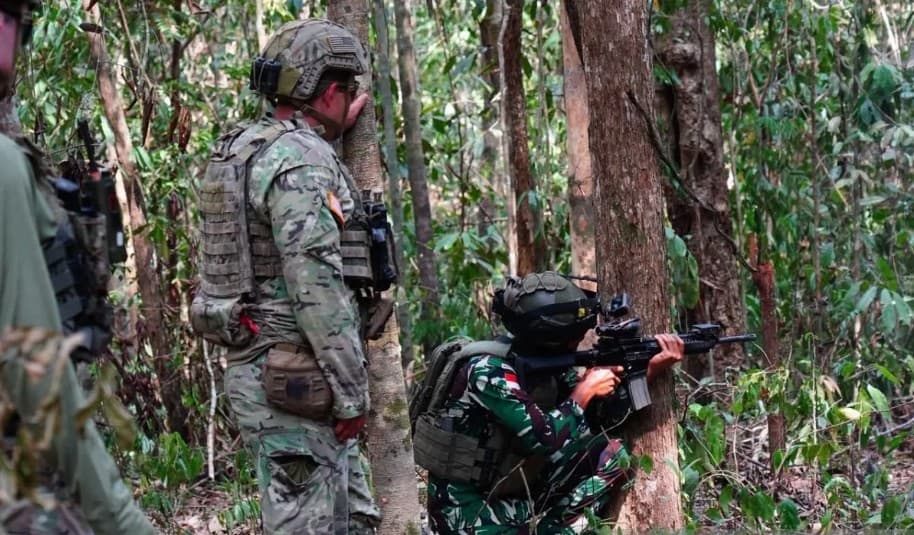 TNI dan US Army Pertajam Kemampuan Tempur di Hutan melalui Latihan Menembak Lorong