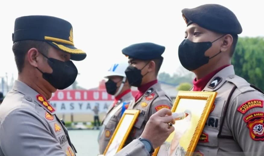 Polresta Karawang Pecat Dua Personel karena Langgar Kode Etik dan Disiplin