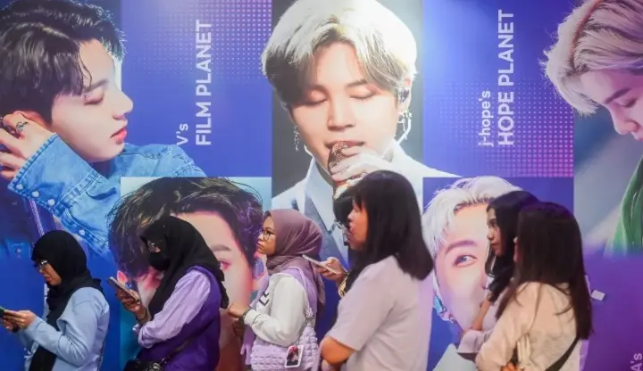 BTS Pecahkan Rekor Konser di Los Angeles, Apple Siapkan Fitur Fotografi Baru iOS 27