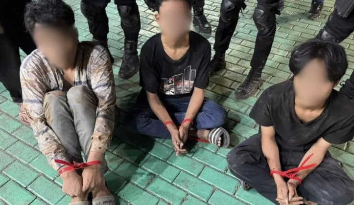 Brimob Polda Metro Jaya Tangkap Tiga Pria yang Diduga Rampas Ponsel Sopir Truk di Tomang
