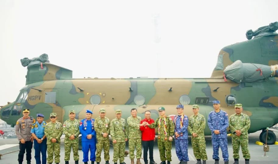Jepang Kerahkan Tiga Helikopter CH-47 Chinook untuk Perkuat Pemadaman Karhutla di Kalimantan Barat