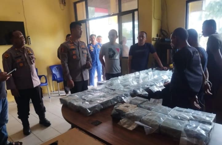 Polres Bengkalis Menyita 65 Kilogram Sabu Diduga dari Malaysia, Tiga Orang Diamankan