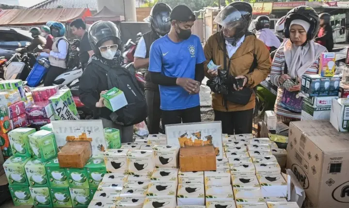 Dokter Melarang Penggunaan Lensa Kontak Saat Terpapar Abu Vulkanik karena Berisiko Merusak Kornea
