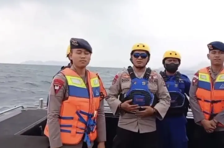 Polda Lampung Memperluas Pencarian Lima Jurnalis dan Tiga Kru Kapal yang Hilang di Selat Sunda