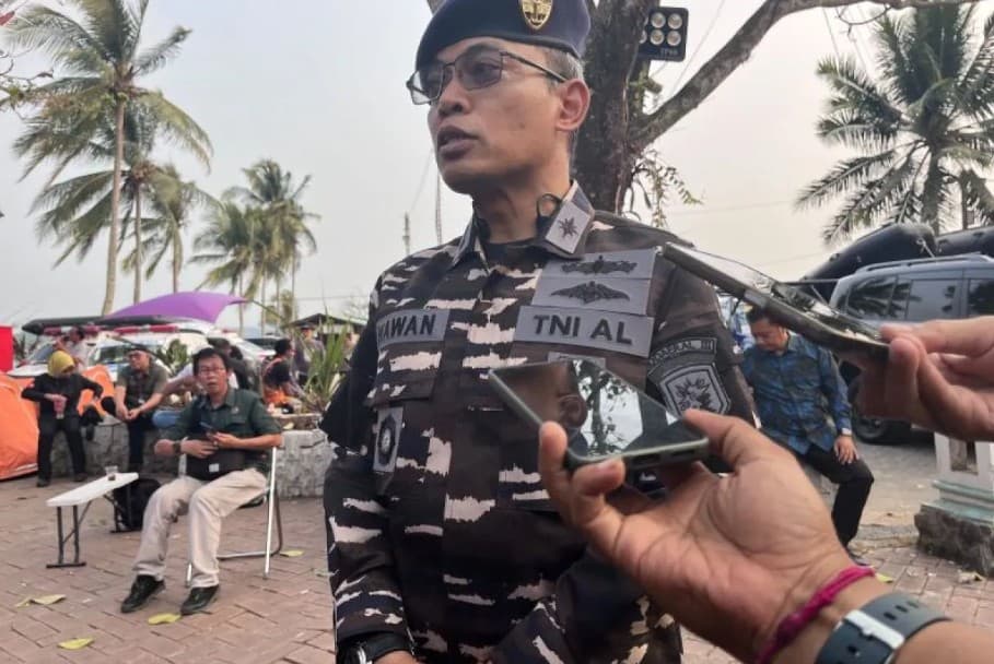 Lanal Banten Temukan *Life Jacket* Tanpa Identitas saat Mencari Jurnalis Hilang di Selat Sunda
