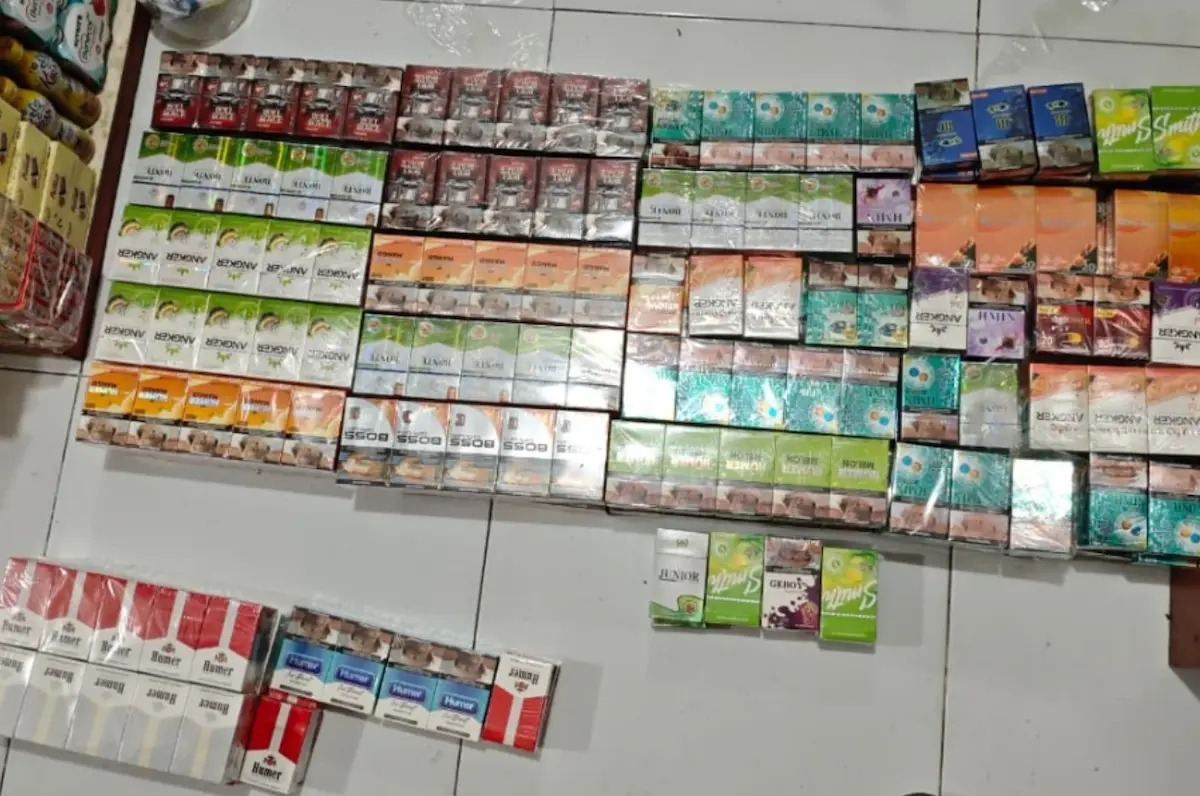 Bea Cukai Kendari dan POM AL Amankan 18.960 Batang Rokok Ilegal dari 12 Toko di Wakatobi