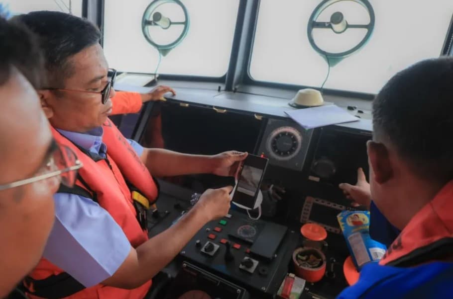 Gubernur Banten Andra Soni Ikut Tim SAR Mencari Lima Jurnalis dan Tiga Awak Speedboat yang Hilang di Anak Krakatau