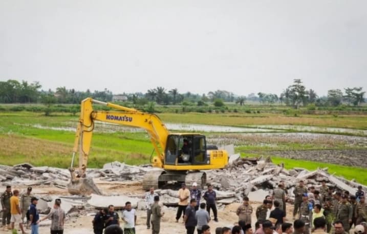 Pemkab Deli Serdang Bongkar Bangunan Tanpa Izin di Lahan Sawah Dilindungi