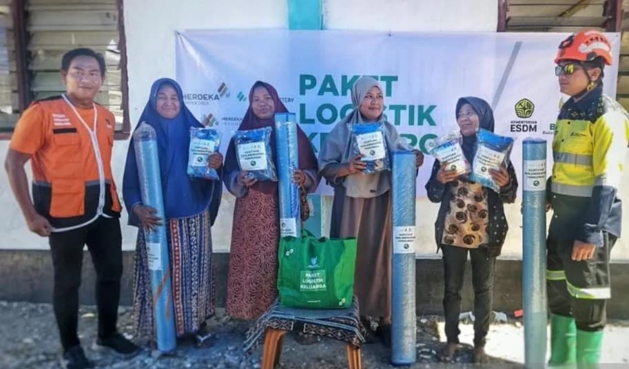 Baznas Salurkan 550 Paket Selimut dan Alas Tidur untuk Penyintas Gempa di Tiga Kabupaten NTT