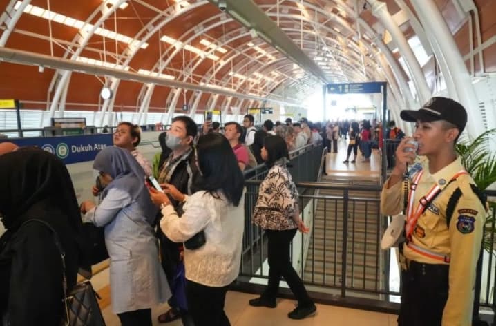 LRT Jabodebek Ingatkan Pengguna Patuhi Etika Perjalanan demi Menjaga Kenyamanan Bersama