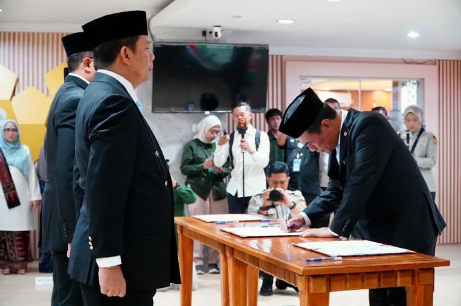 Amran Perintahkan Pejabat Baru Bapanas Stabilkan Harga Pangan dan Tindak Tegas Pelanggaran Beras