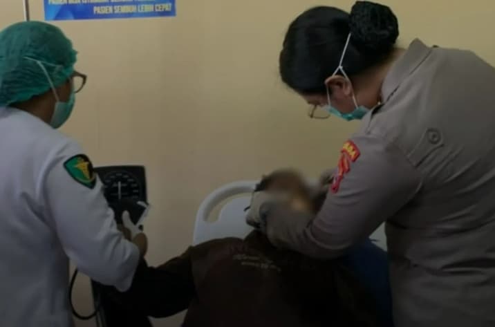 Satgas Damai Cartenz Mengevakuasi Satu dari Sembilan Korban Penculikan KKB di Jila ke Timika