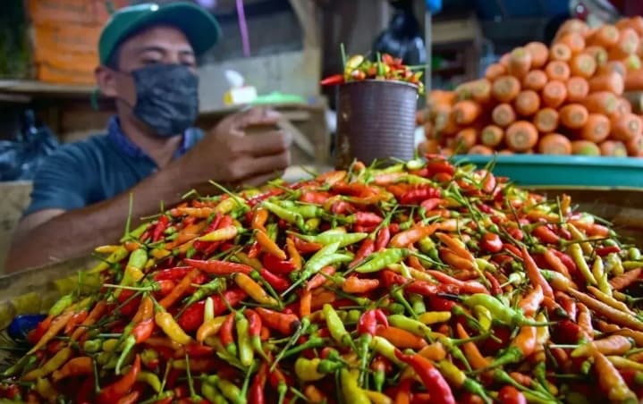PIHPS Mencatat Harga Cabai Rawit Merah Tembus Rp85.500 per Kilogram, Telur Ayam Rp28.350