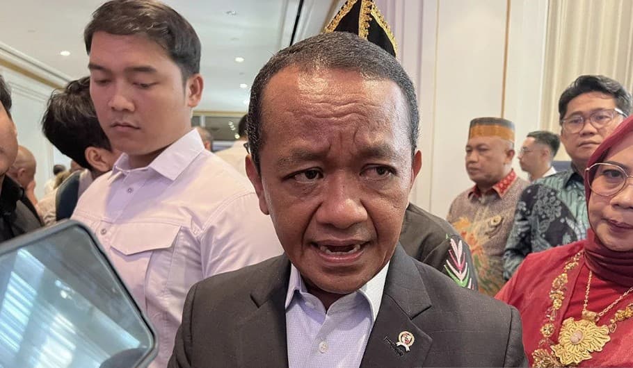 Bahlil Ungkap Peralihan Konsumsi dan Penimbunan Picu Antrean BBM di Makassar