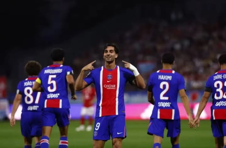 Gol Cepat Ferran Torres Bawa PSG Taklukkan Brest dan Raih Kemenangan Pertama di Ligue 1