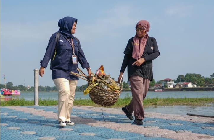 Leni Menghidupkan Kembali Danau Sipin dan Mengembangkan Usaha Bersama Holding Ultra Mikro