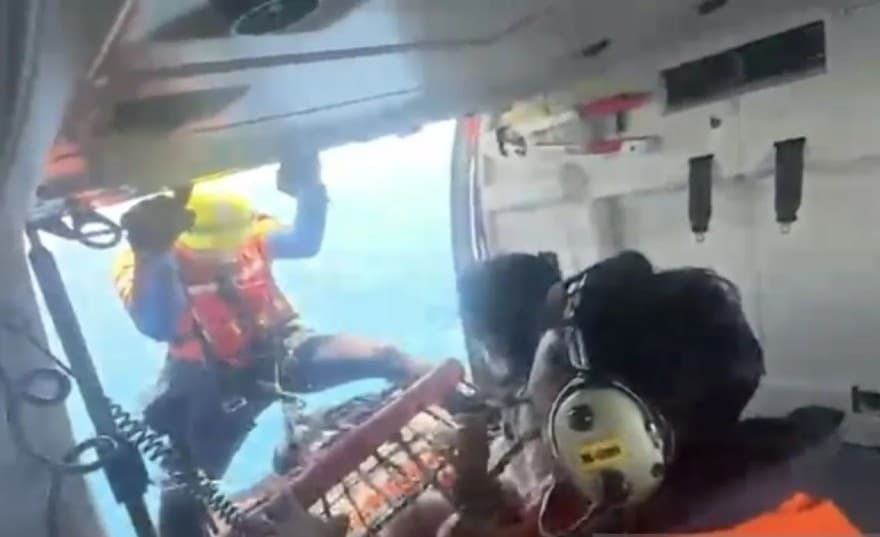 Helikopter Basarnas Evakuasi Mia Melinda, 128 Korban KM Virgo Transport 8 Masih Dicari