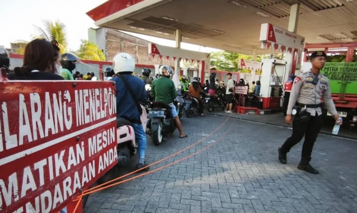Pertamina Siagakan Dua Kapal Pengangkut BBM untuk Menjaga Pasokan dan Mengurai Antrean di Sulsel
