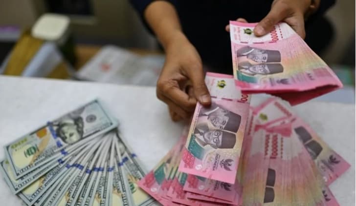 Rupiah Melemah pada Perdagangan Senin Pagi, Dolar AS Naik ke Rp17.614