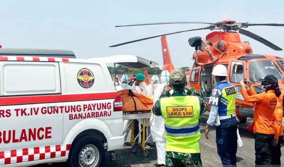 Empat Korban KM Virgo Transport 8 Dievakuasi lewat Udara ke Lanud Sjamsudin Noor