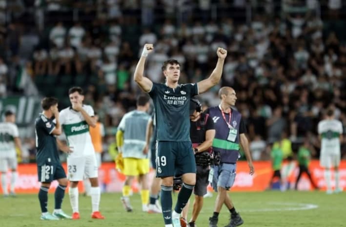 Carlos Espi Cetak Gol Dramatis, Real Madrid Taklukkan Elche 3-2