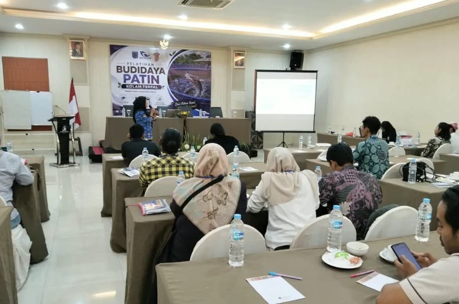 Dinas Perikanan Mataram Latih 30 Peserta Budidaya Ikan Patin dengan Kolam Terpal