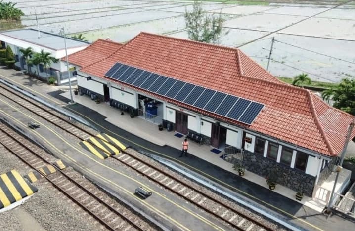 KAI Operasikan 113 Unit PLTS di 92 Lokasi, Potensi Produksi Energi Surya Capai 6,6 Juta kWh per Tahun