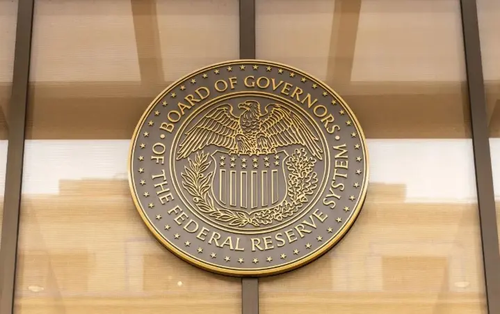 The Fed Naikkan Suku Bunga Acuan 25 Basis Poin untuk Pertama Kalinya Sejak 2023