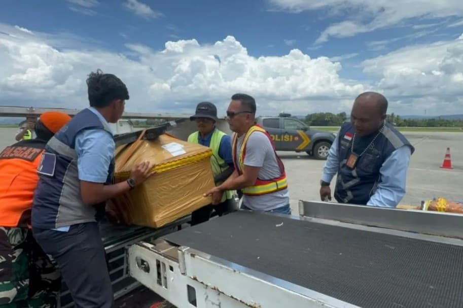 Jenazah Aris Sanda Korban Penembakan di Danau Habema Diberangkatkan ke Makassar