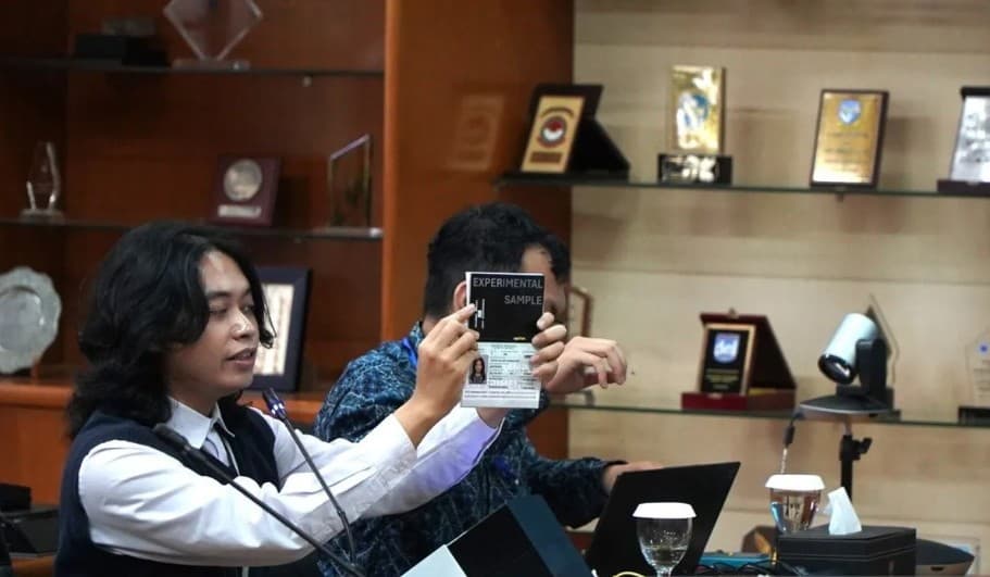 Kemdiktisaintek Dorong Riset Semikonduktor Nasional, Cip Paspor Elektronik ITB-PERURI Masuki Tahap Prototipe