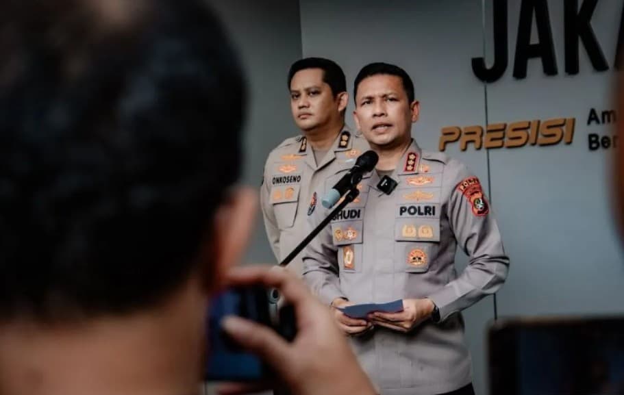 Polisi Dalami Motif Pria yang Diduga Tendang Perempuan di Senayan City hingga Tersungkur