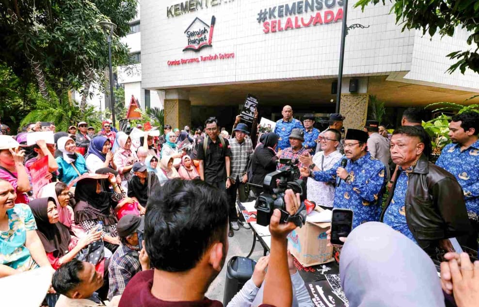 Mensos dan Wamensos Temui Ratusan Demonstran, 2.500 Data Warga Akan Diverifikasi