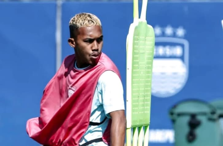 Ikhwan Tanamal Mengukir Debut Manis di Kompetisi Asia Bersama Persib Bandung