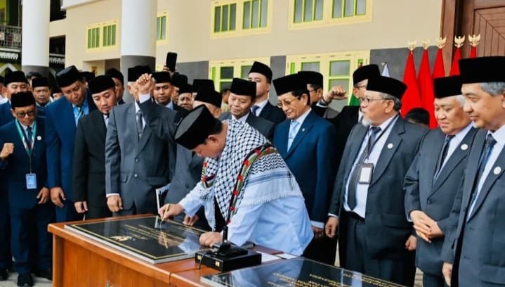 Prabowo Resmikan Balai Pertemuan dan Fakultas Kedokteran Unida Gontor di Ponorogo