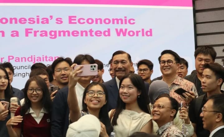 Luhut Bahas Mekanisme Pembayaran Utang Whoosh dengan Pejabat China, Prabowo Disebut Beri Lampu Hijau