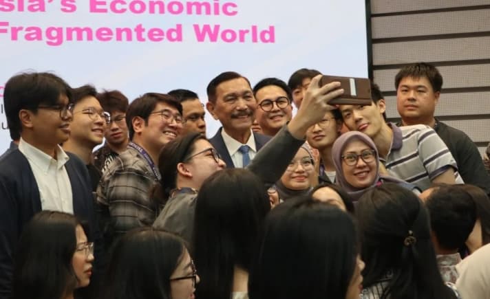 Luhut Minta Mahasiswa Indonesia di Luar Negeri Tak Ragu Pulang dan Berkontribusi untuk Tanah Air