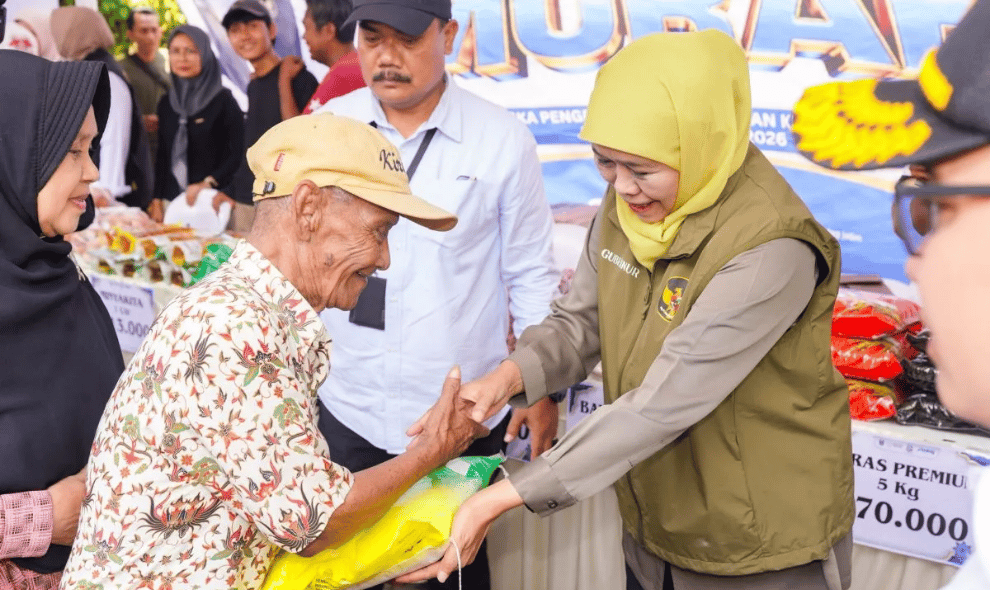 Khofifah Gelar Pasar Murah Ke-139 untuk Kendalikan Inflasi dan Jaga Daya Beli Warga Jatim