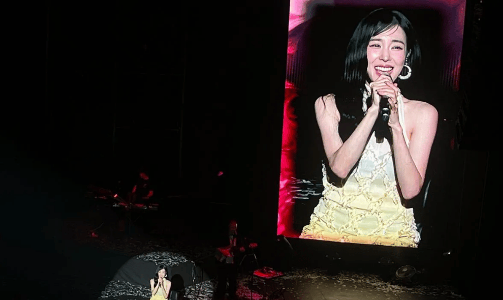 Tiffany Young Sapa Penggemar Jakarta, Edge of Calm Tour Rayakan 10 Tahun Debut Solonya