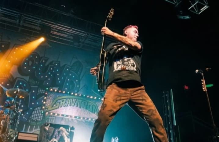 Gitaris New Found Glory Chad Gilbert Meninggal Dunia pada Usia 45 Tahun