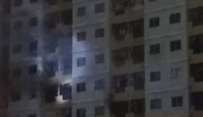 Apartemen Teluk Intan Terbakar, Petugas Gulkarmat Evakuasi 53 Orang dengan Selamat