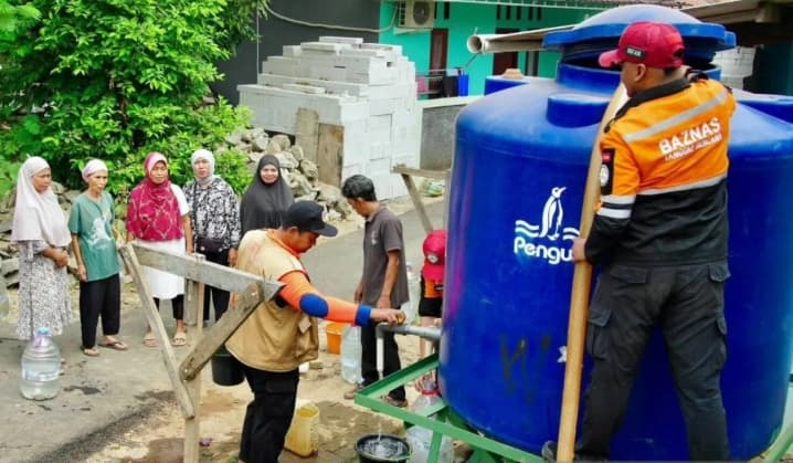 Baznas Salurkan 16.000 Liter Air Bersih untuk Ratusan Warga Terdampak Kekeringan di Tangsel