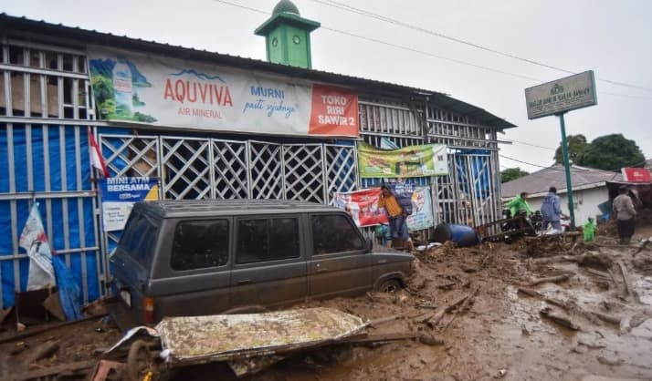 BMKG Menyebut Hujan Lebat Memicu Banjir Bandang di Solok, Puluhan Warga Mengungsi