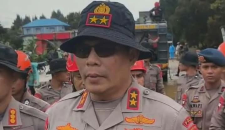 Polda Sumbar Mengerahkan 300 Personel Brimob untuk Menangani Banjir Bandang di Solok