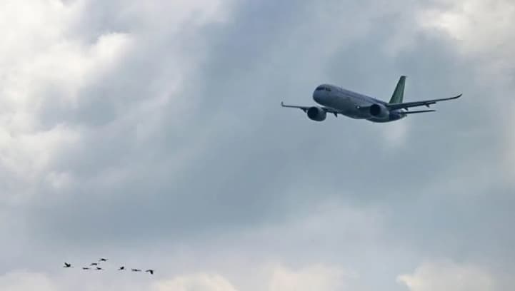 Indonesia Jajaki Pesawat COMAC China untuk Bantu Pemadaman Karhutla